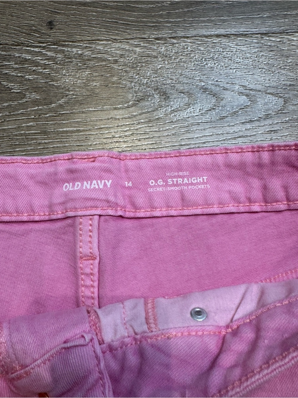 Old Navy O.G. Straight Bubblegum Pink Distressed Denim Shorts CB1024 - Picture 3 of 3
